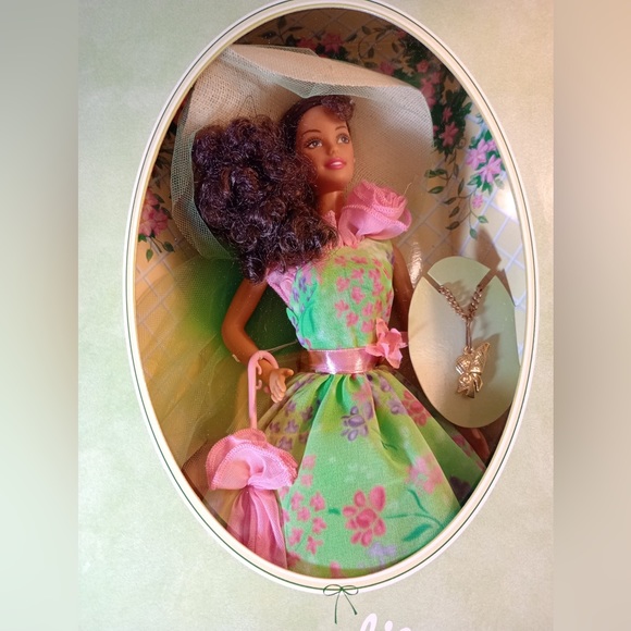 Simply Charming Barbie Doll - Picture 3 of 9